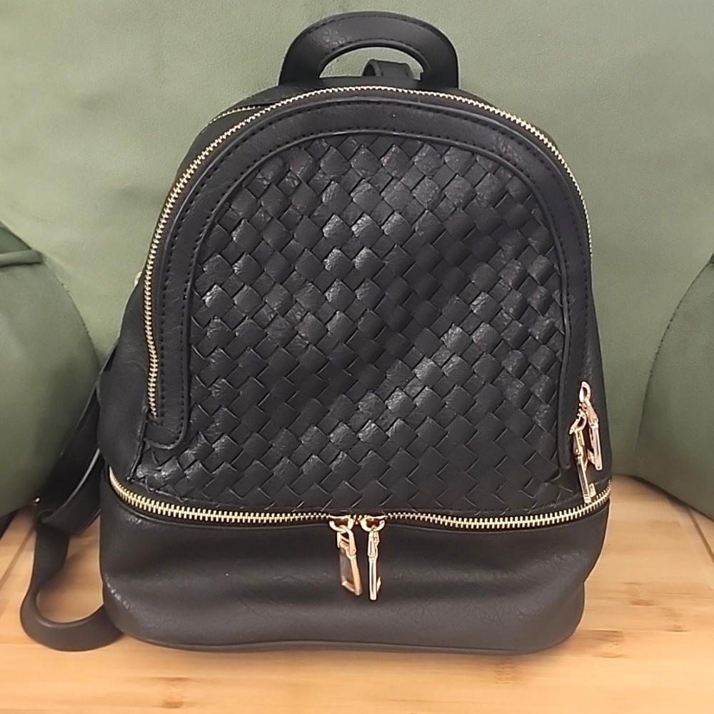 NWOT Adjustable Straps Small Backpack Black Gold